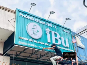 Bảng Hiệu Tôn Sóng Báo Giá & 99+ Mẫu Đẹp, Bền Bỉ Nhất